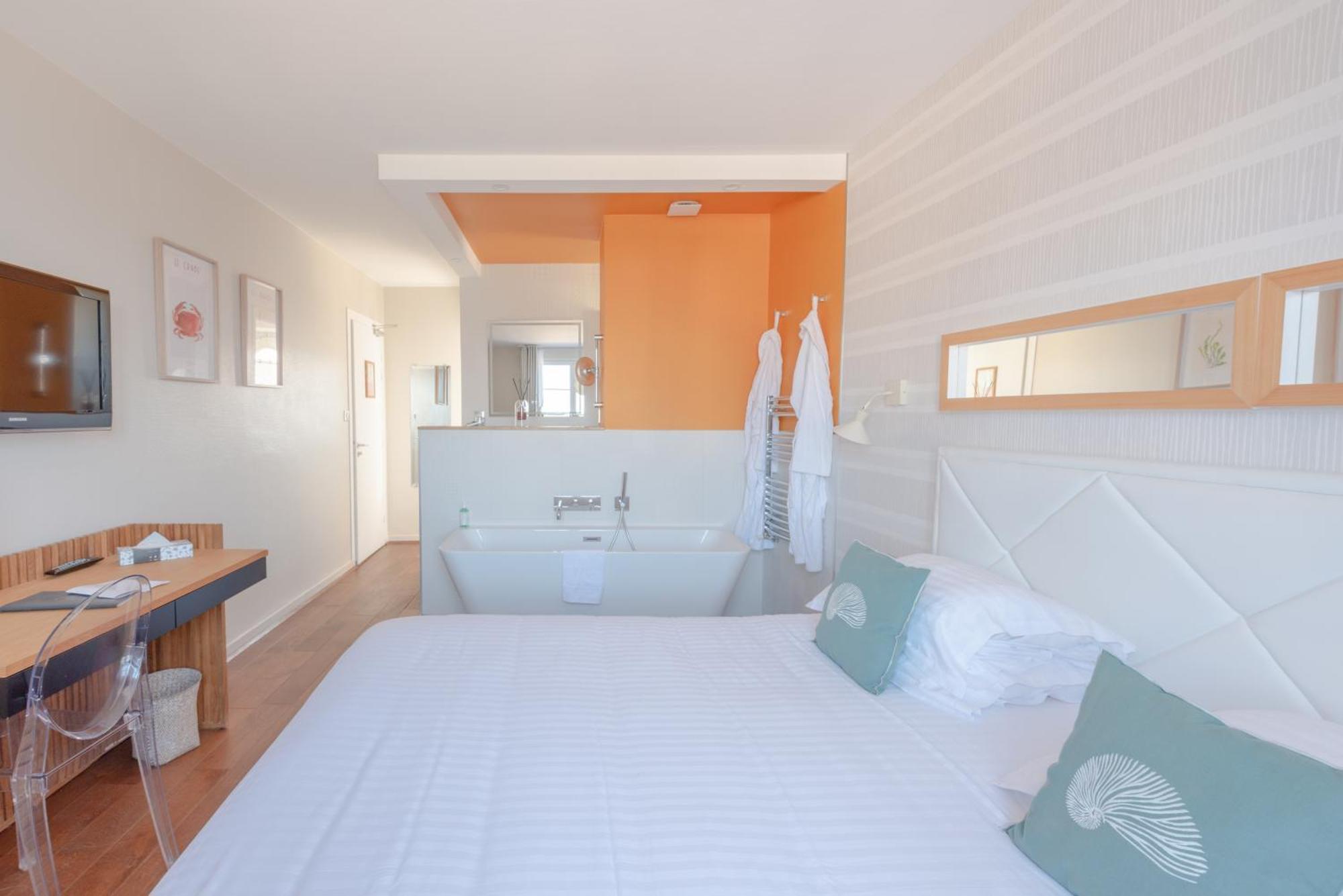 Hotel La Baie Des Anges Spa Marin ลองเดดา ภายนอก รูปภาพ