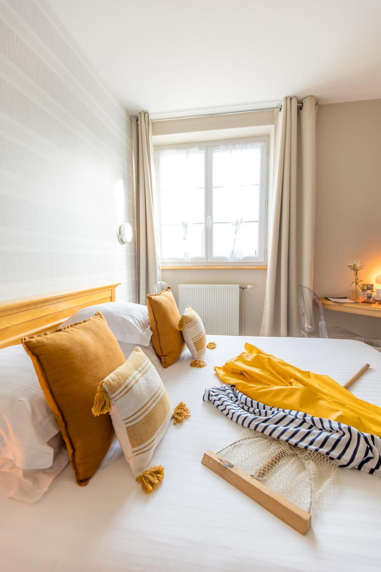 Hotel La Baie Des Anges Spa Marin ลองเดดา ภายนอก รูปภาพ